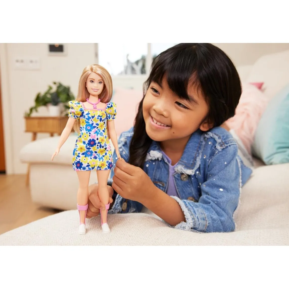 Barbie - Muñeca Barbie Fashionista con vestido de flores y accesorios de moda ㅤ