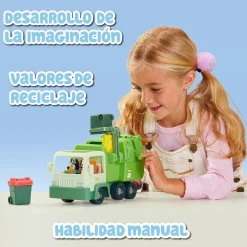 Famosa - Bluey - Camión de juguete educativo sobre reciclaje con figura de perrito y accesorios ㅤ