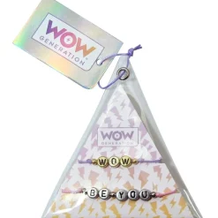 Pack de pulseras con mensaje multicolor en estudio ㅤ