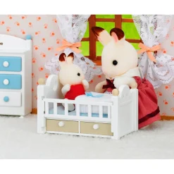 Sylvanian Families - Set Bebé Conejo Chocolate (Cama)